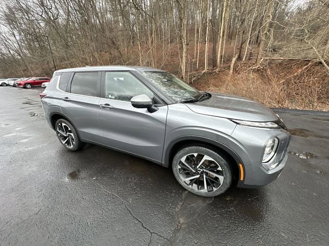 Used 2024 Mitsubishi Outlander SE image 11