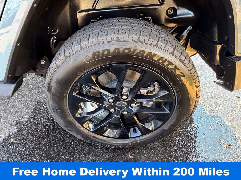 Used 2024 Jeep Wrangler Unlimited Sahara w/ Technology Group image 12