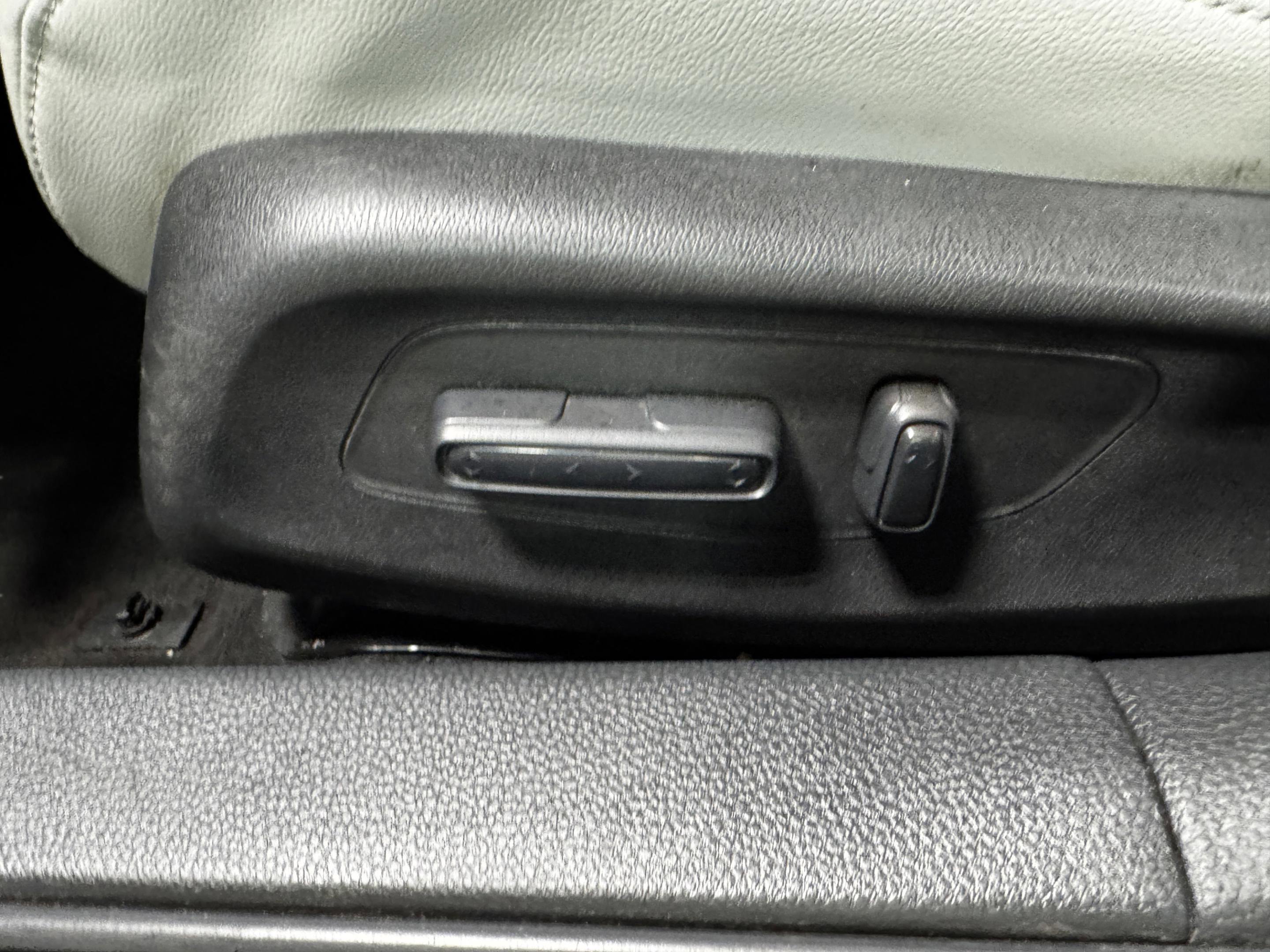 Certified 2023 Acura Integra FWD image 30