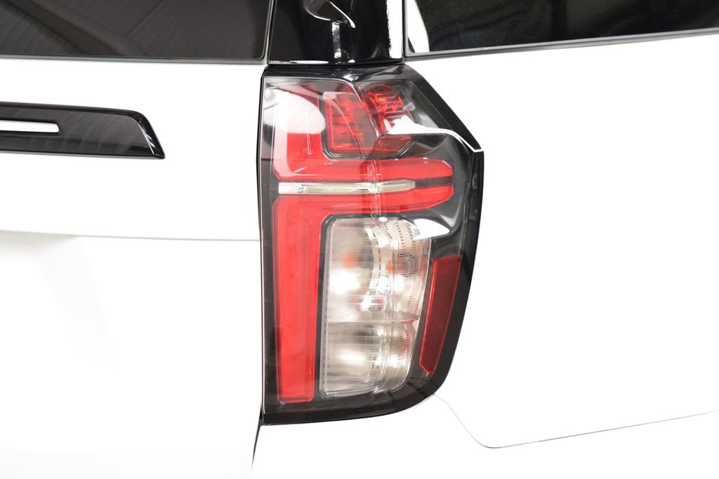 Used 2024 Chevrolet Suburban RST w/ Luxury Package AWD/4WD image 18