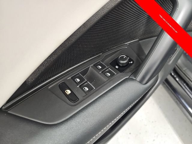 Used 2025 Volkswagen Tiguan SE w/ Panoramic Sunroof Package AWD/4WD image 13