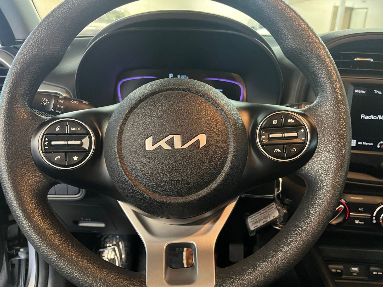 Used 2025 Kia Soul LX w/ LX Technology Package FWD image 28