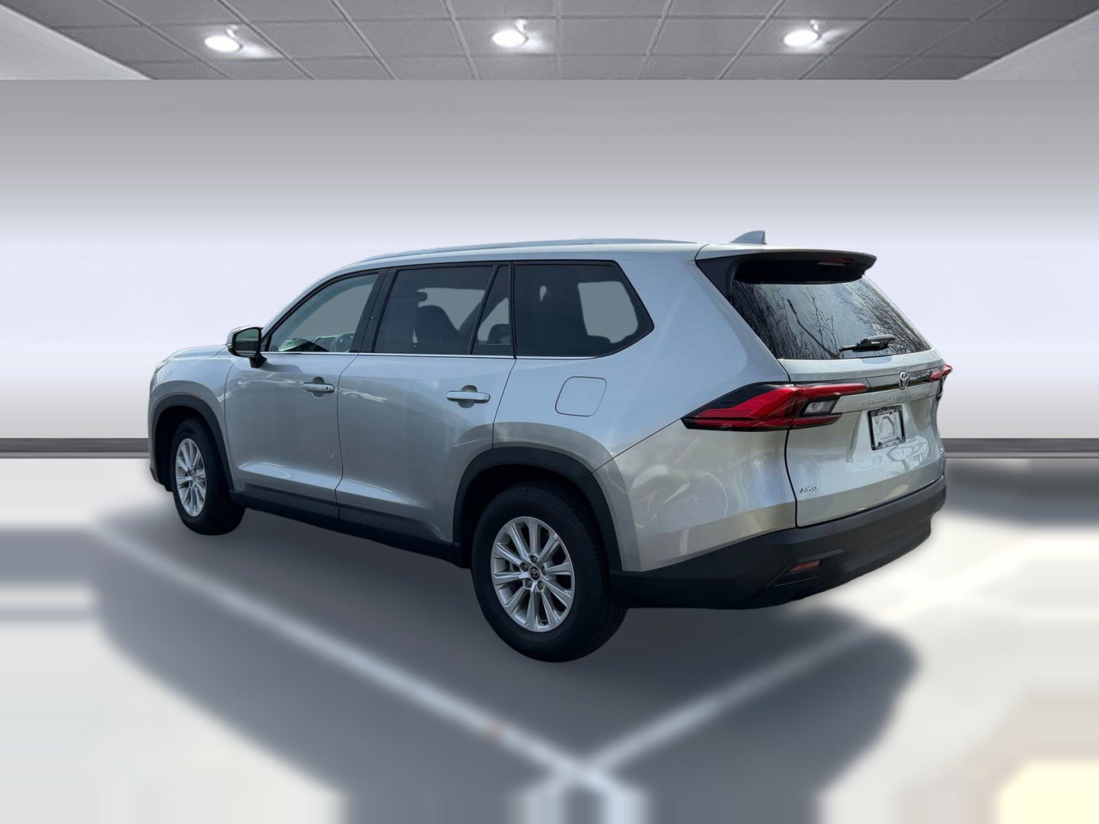 Used 2024 Toyota Grand Highlander XLE image 3