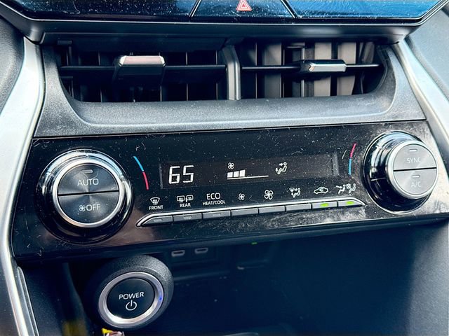 Used 2023 Toyota Venza LE image 15