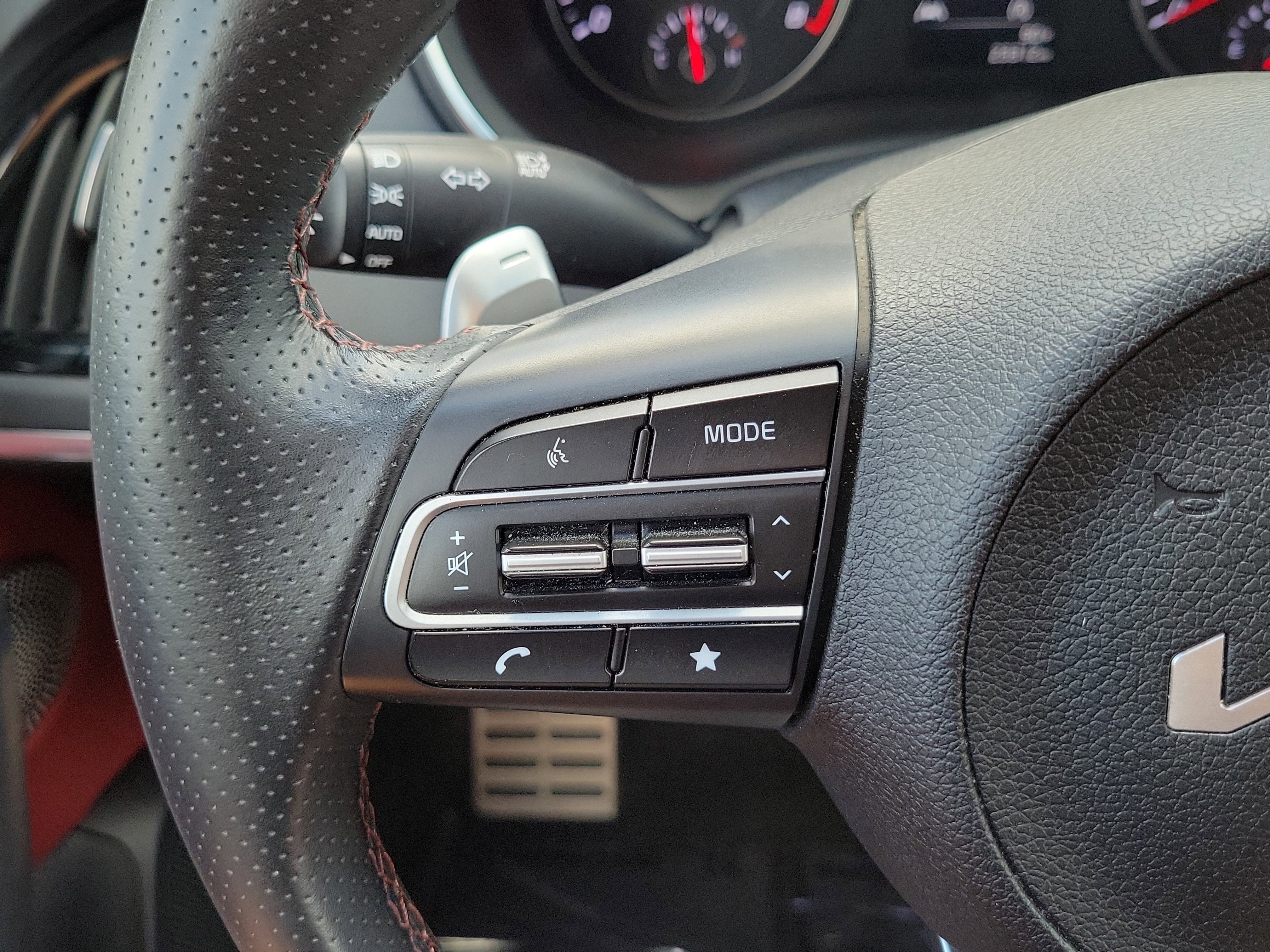 Used 2023 Kia Stinger GT-Line w/ Sun & Sound Package image 25