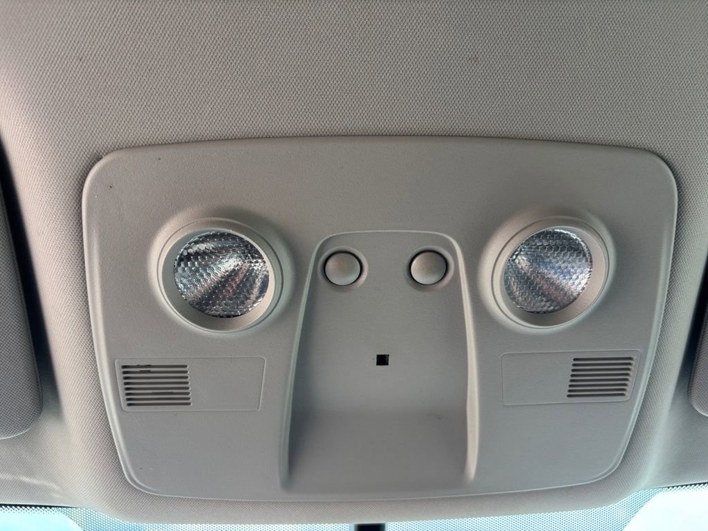 Used 2010 Chevrolet Traverse LT FWD image 20