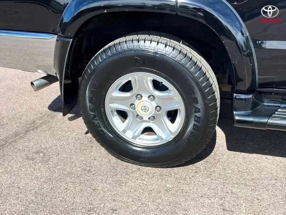 Used 2001 Toyota 4Runner SR5 AWD/4WD image 24