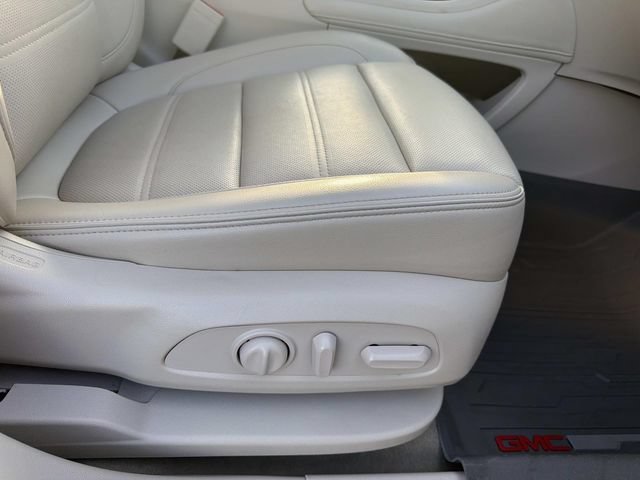 Used 2023 GMC Acadia Denali w/ Denali Technology Package FWD image 14