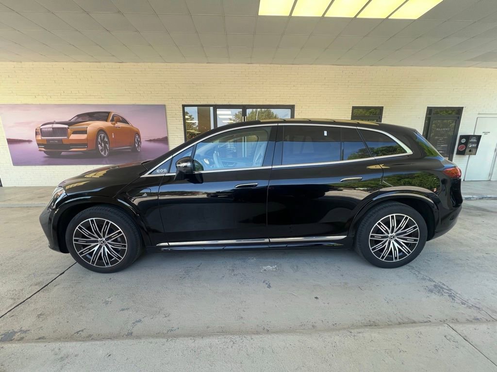 Used 2023 Mercedes-Benz EQS 580 4MATIC SUV w/ Exclusive Trim Package image 4
