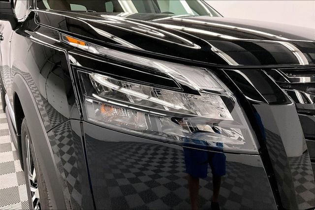 New 2025 Nissan Pathfinder Platinum w/ Lighting Package (N93) image 14