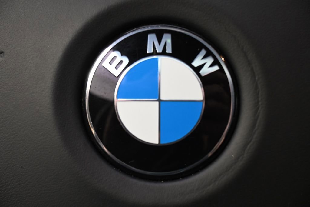 Used 2022 BMW M550i xDrive w/ Dynamic Handling Package image 37