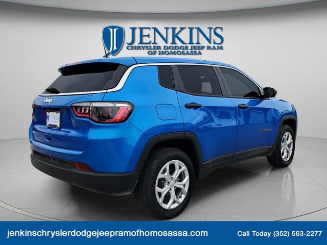 Used 2024 Jeep Compass Sport image 3