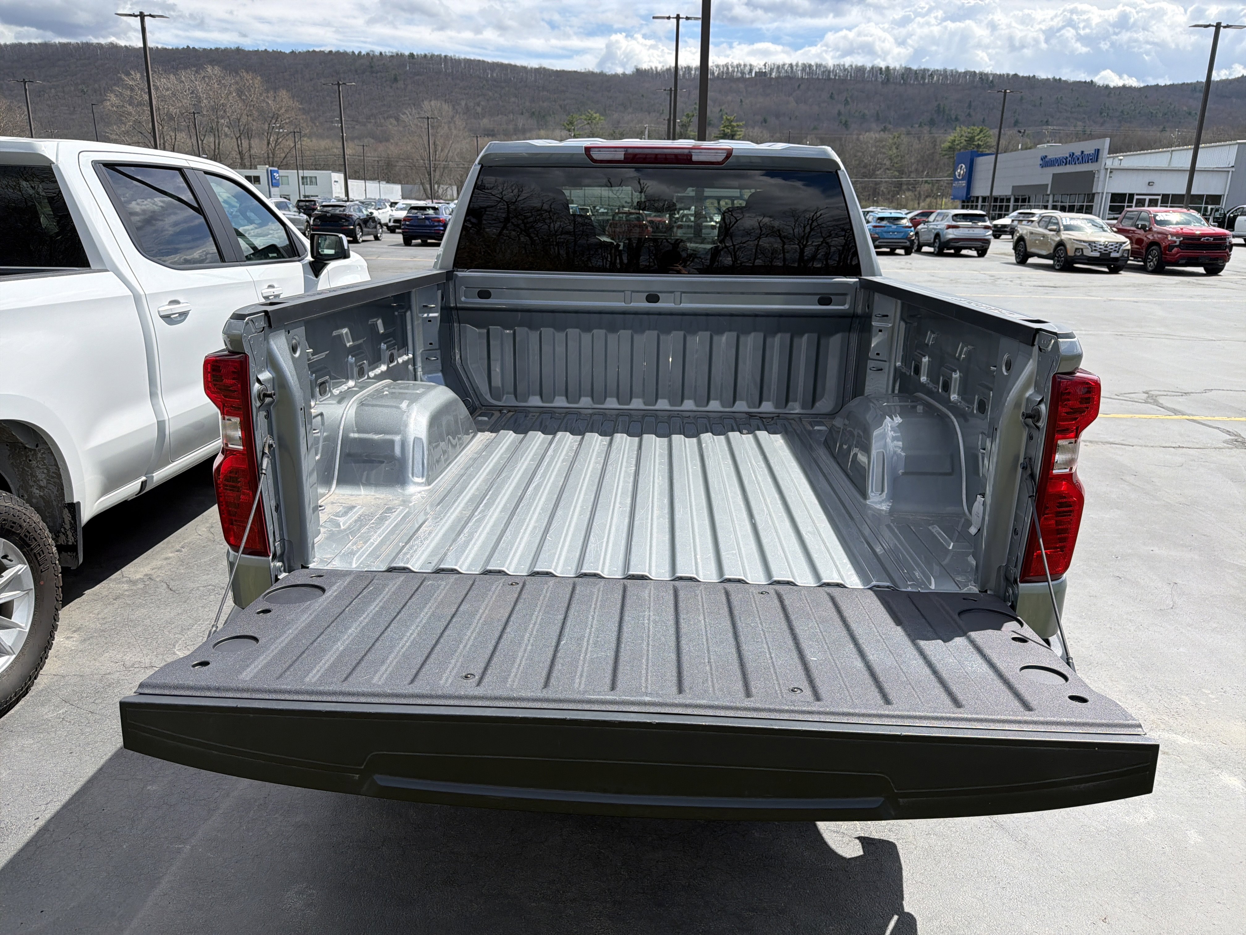 Used 2024 Chevrolet Silverado 1500 LT image 6