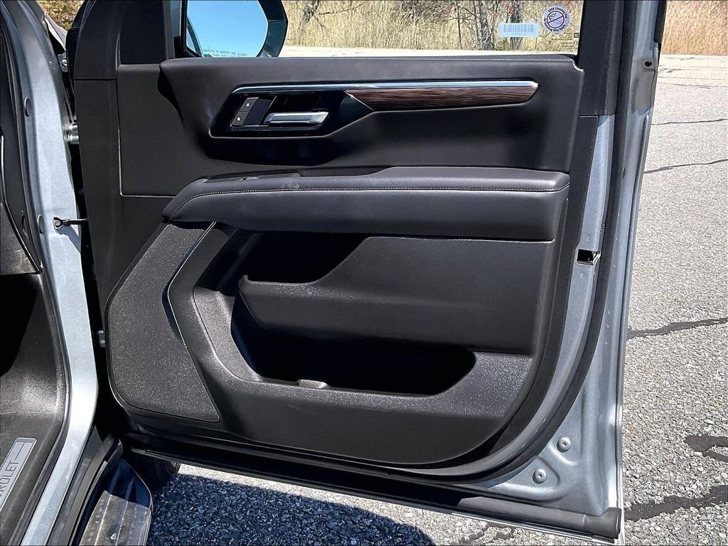Used 2025 Chevrolet Tahoe LT AWD/4WD image 12