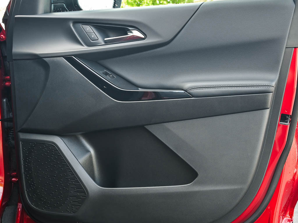 New 2026 Chevrolet Equinox LT w/ Convenience Package II image 10