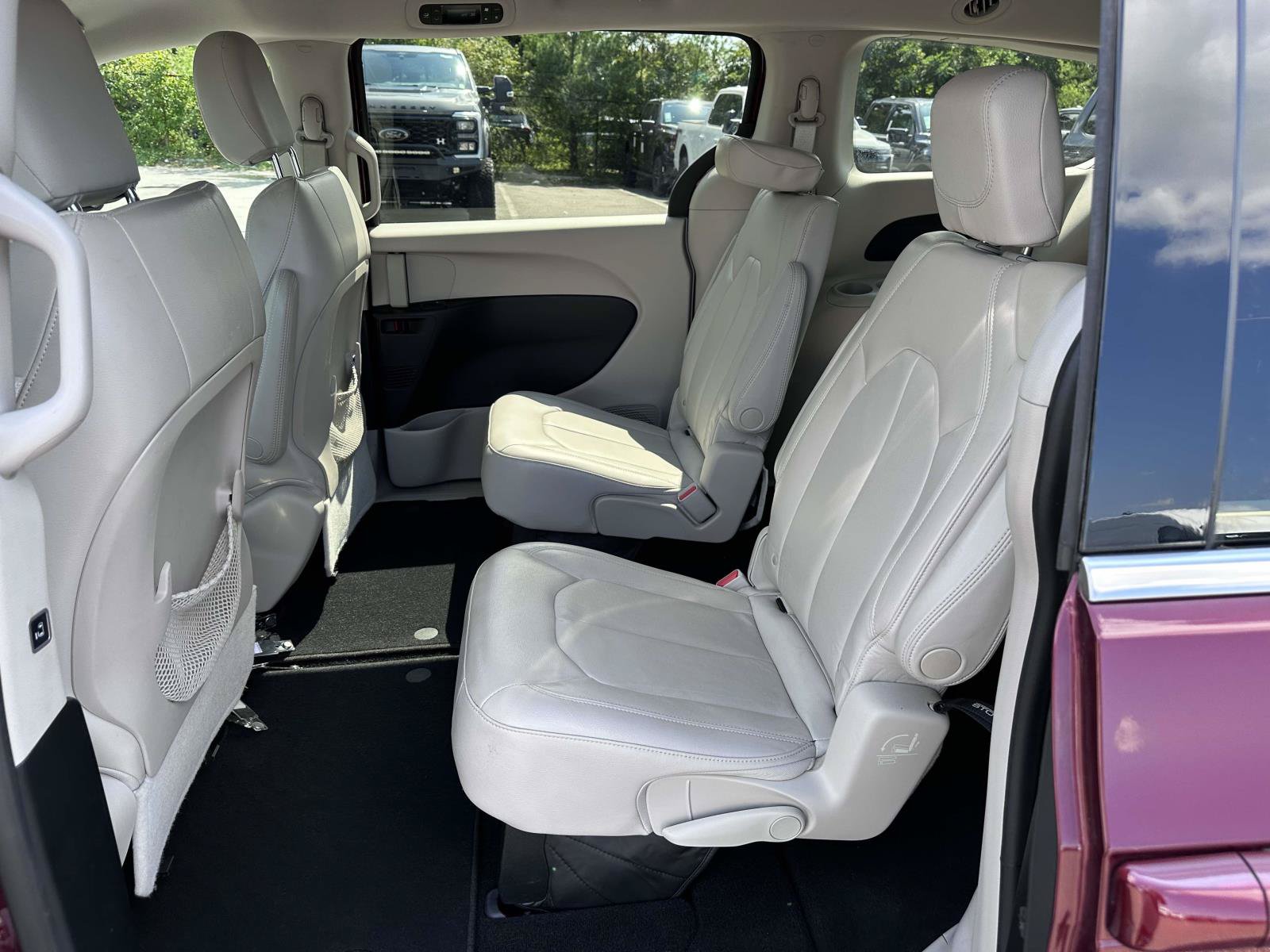 Used 2017 Chrysler Pacifica Touring-L FWD image 13