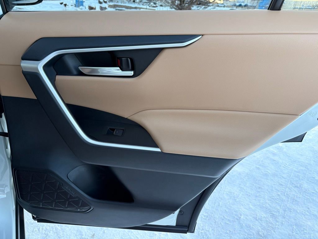 Used 2025 Toyota RAV4 XLE image 30