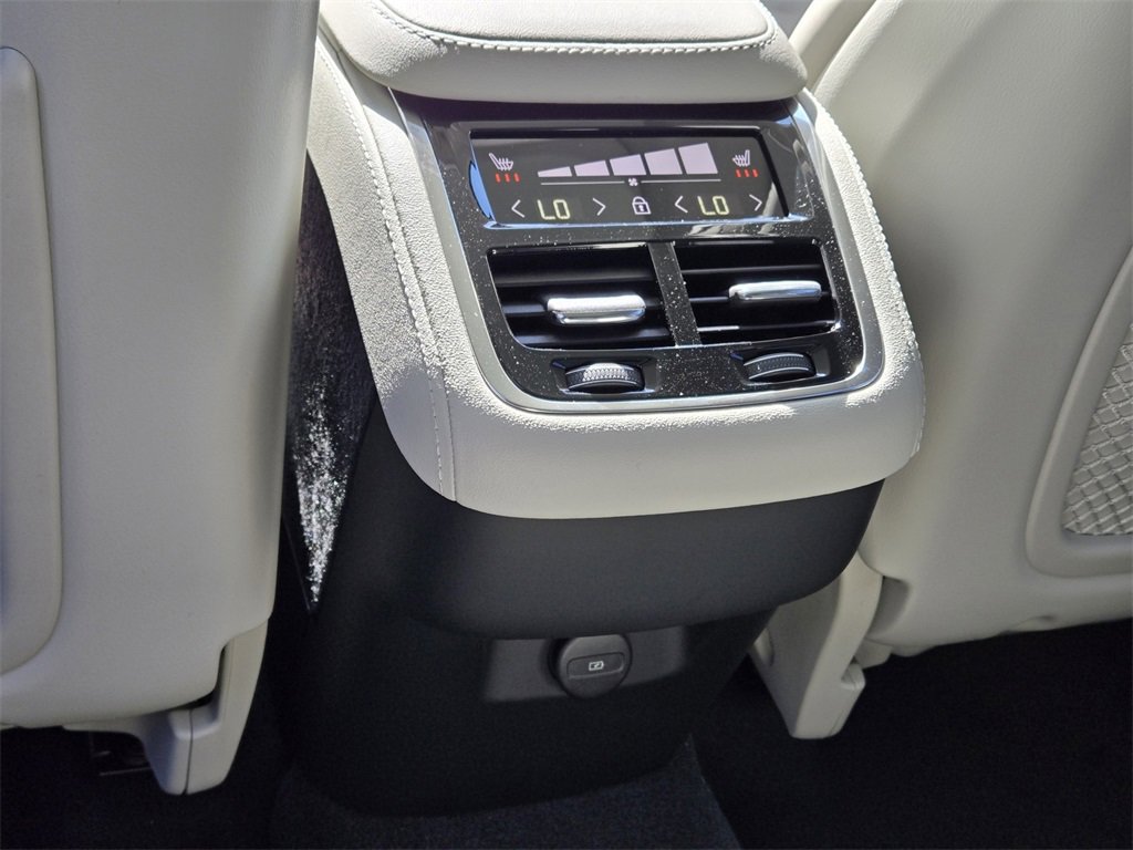 New 2025 Volvo XC90 B6 Ultra w/ Protection Package Premier image 14