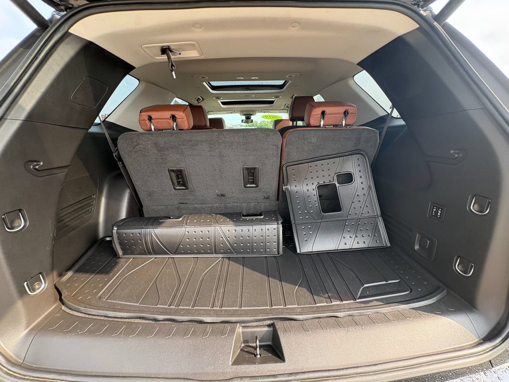 Used 2019 Chevrolet Traverse High Country w/ LPO, 'HIT The Road' Package AWD/4WD image 24
