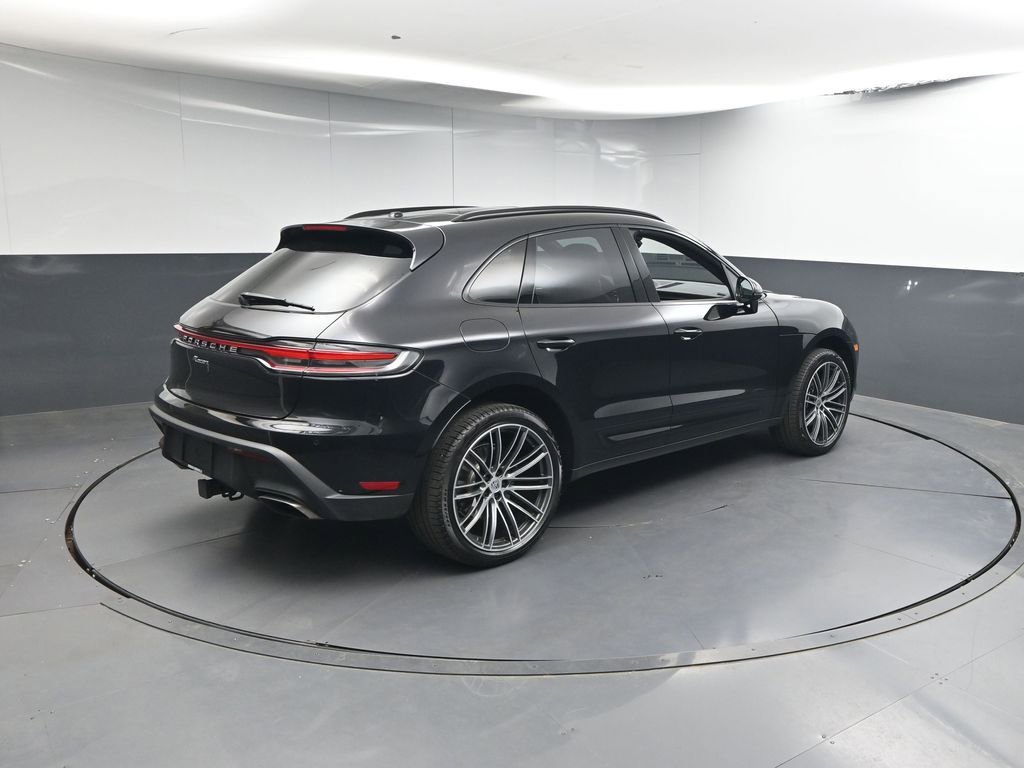 Certified 2025 Porsche Macan image 24