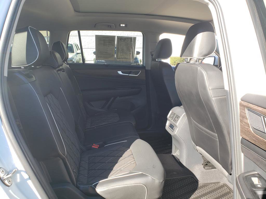 Used 2024 Volkswagen Atlas SEL Premium R-Line image 26
