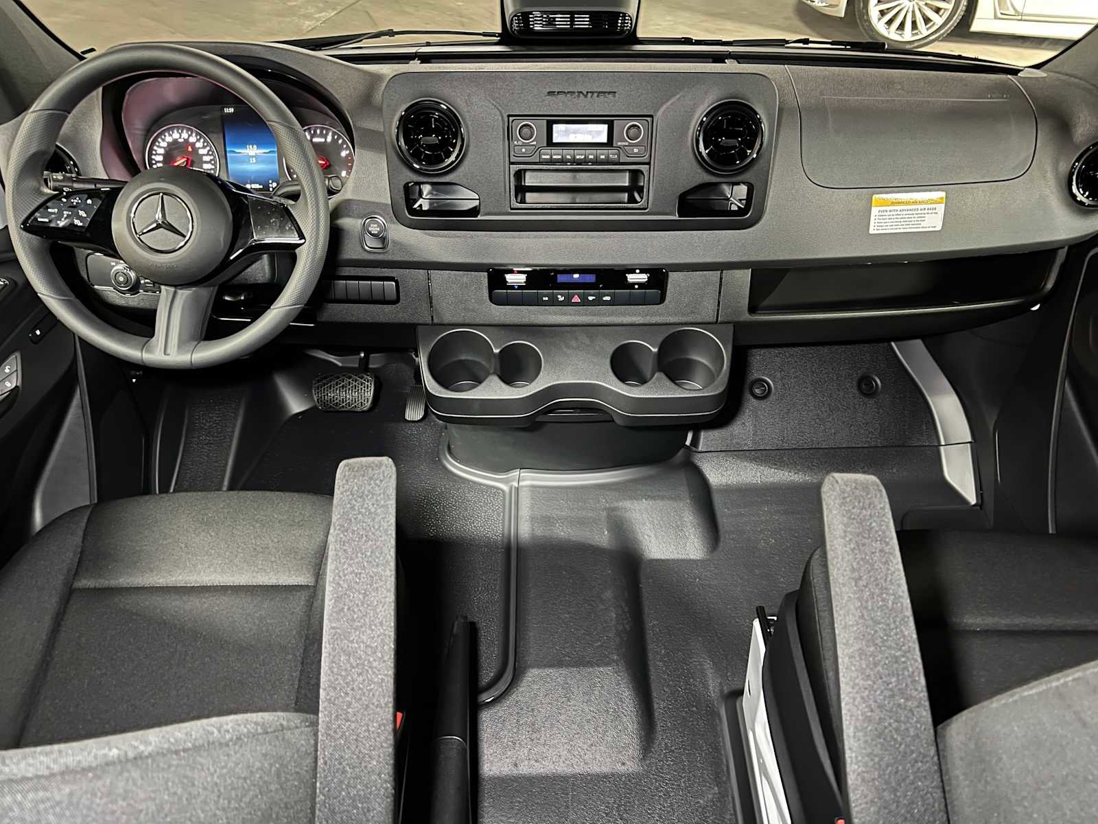 Used 2025 Mercedes-Benz Sprinter 2500 image 34