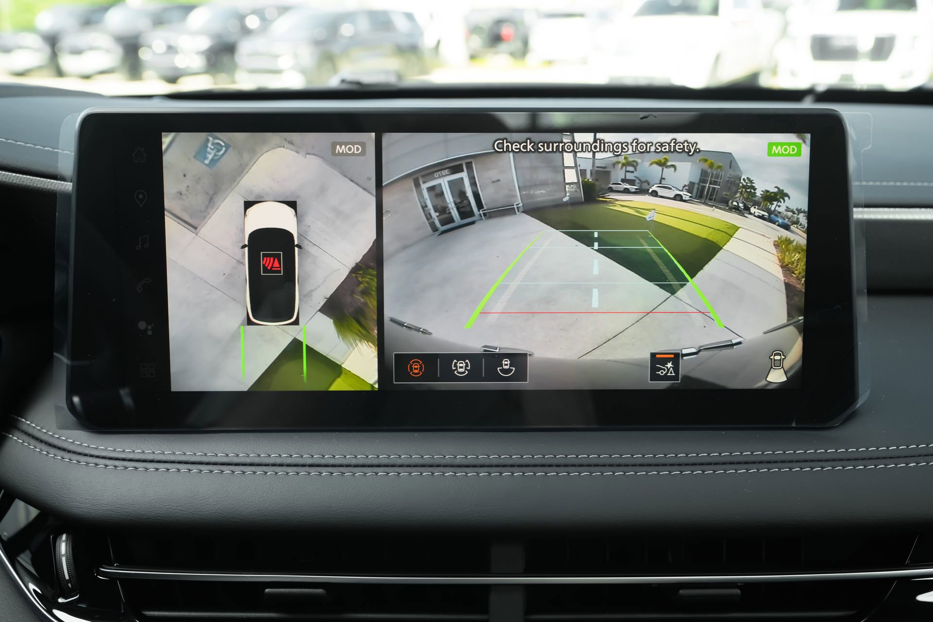 New 2026 INFINITI QX60 Luxe w/ Family Package image 13