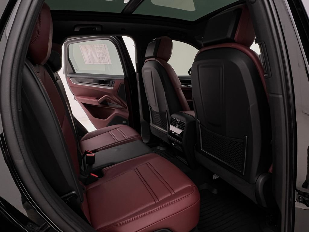 Used 2024 Porsche Cayenne S image 14