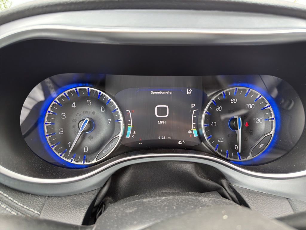 Used 2025 Chrysler Pacifica Limited AWD/4WD image 17
