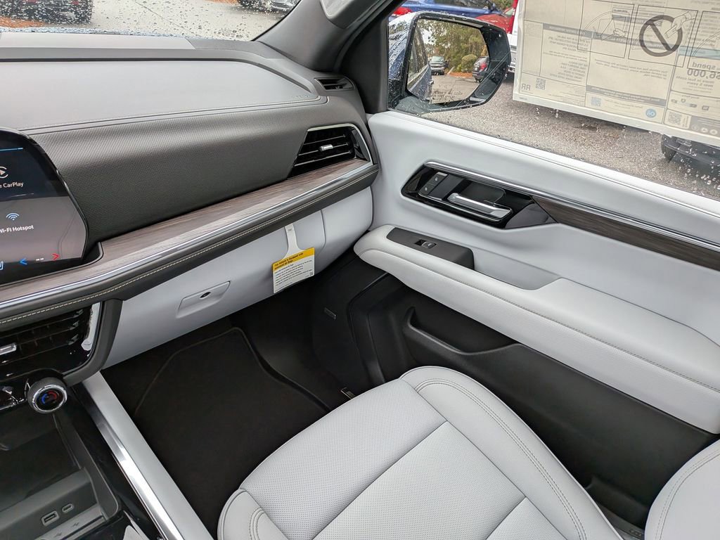 New 2026 Chevrolet Suburban Premier image 18