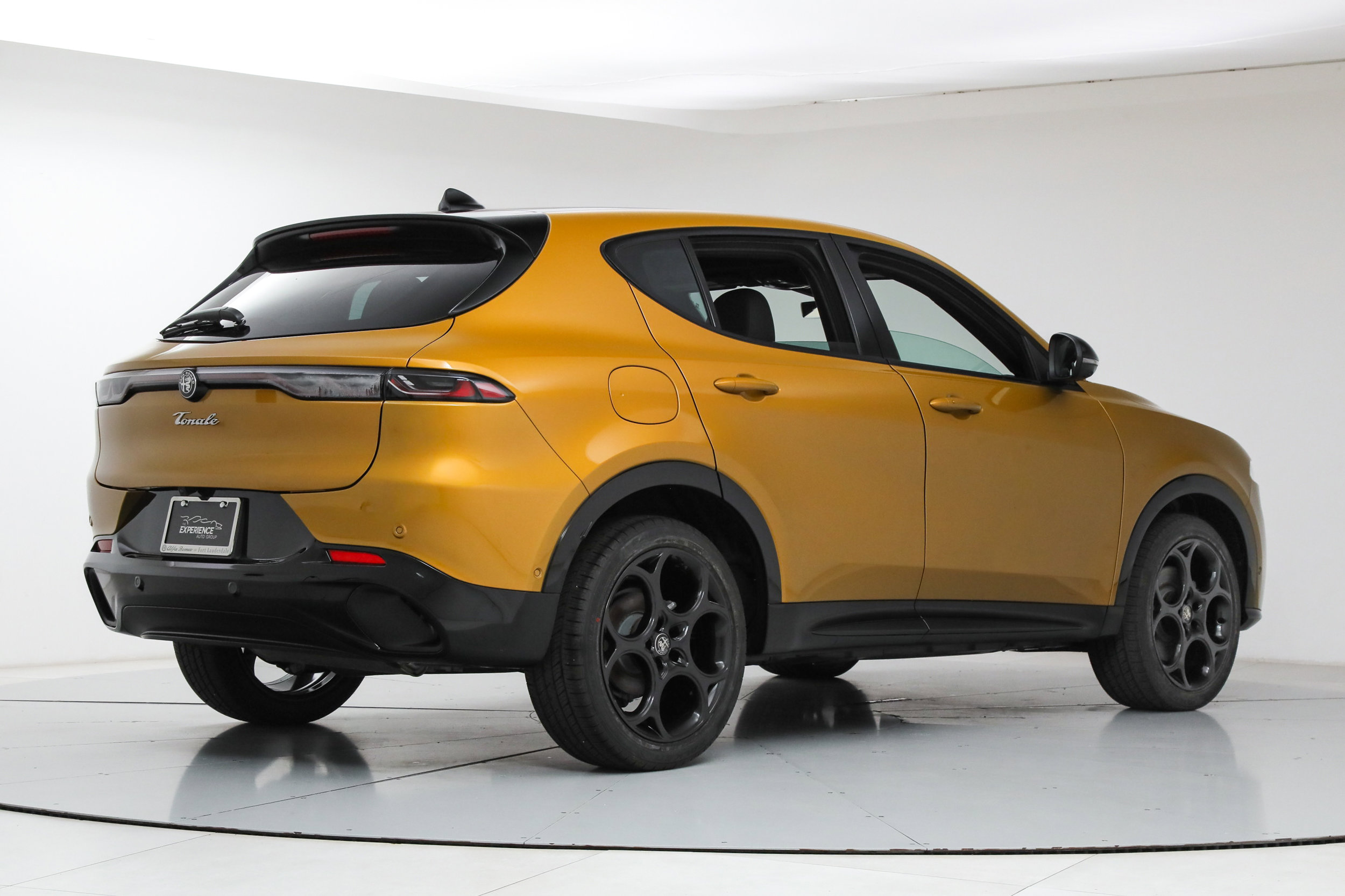 New 2026 Alfa Romeo Tonale Sprint w/ Black Premium Package image 5