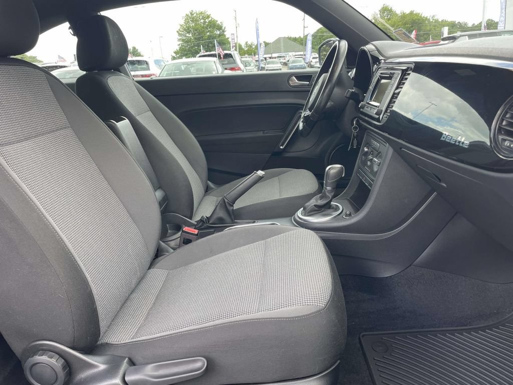 Used 2018 Volkswagen Beetle 2.0T S FWD image 8