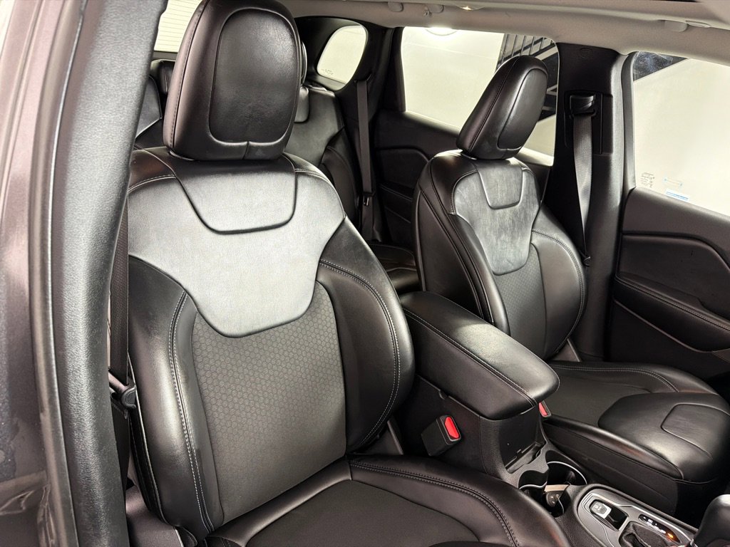 Used 2019 Jeep Cherokee Latitude Plus w/ Comfort/Convenience Group image 24