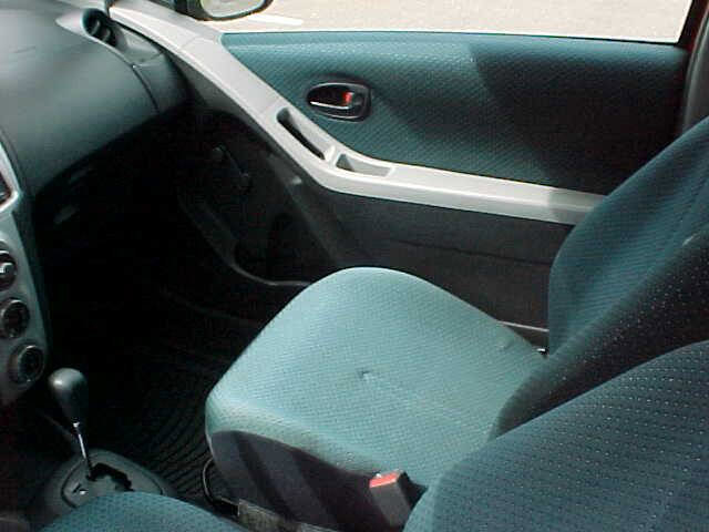 Used 2007 Toyota Yaris 2-Door Hatchback image 10