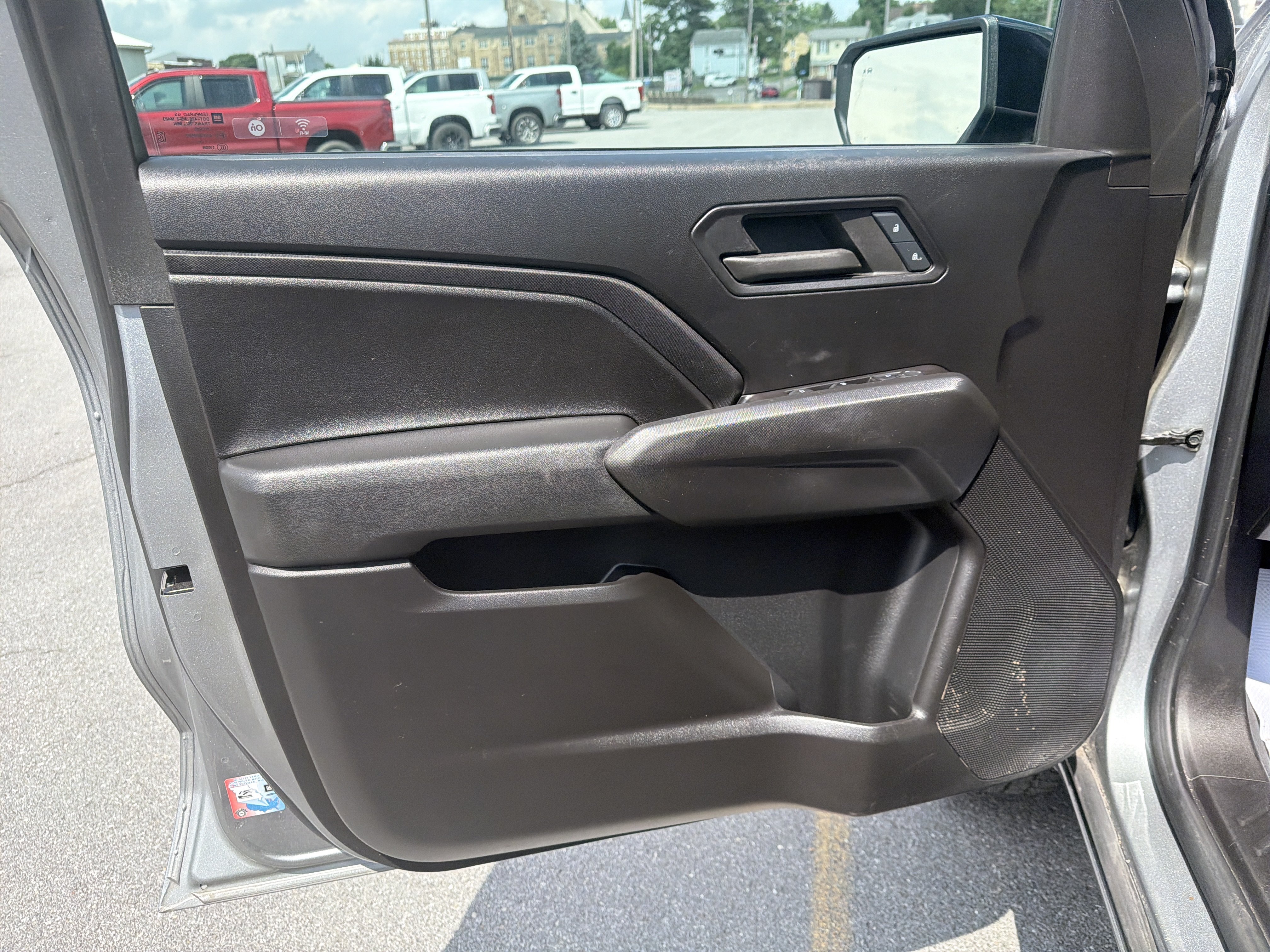 Used 2024 Chevrolet Colorado Trail Boss w/ Technology Package AWD/4WD image 18