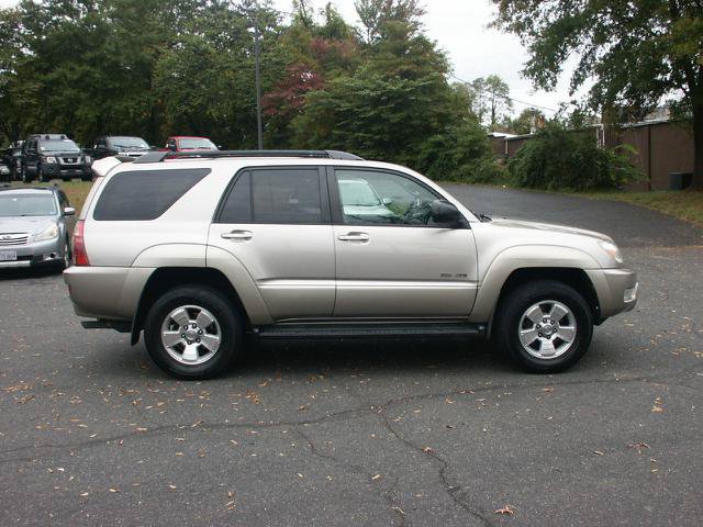 Used 2005 Toyota 4Runner SR5 AWD/4WD image 3