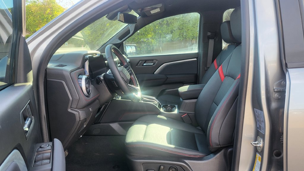 Used 2024 Chevrolet Colorado Z71 w/ Z71 Convenience Package 2 AWD/4WD image 26