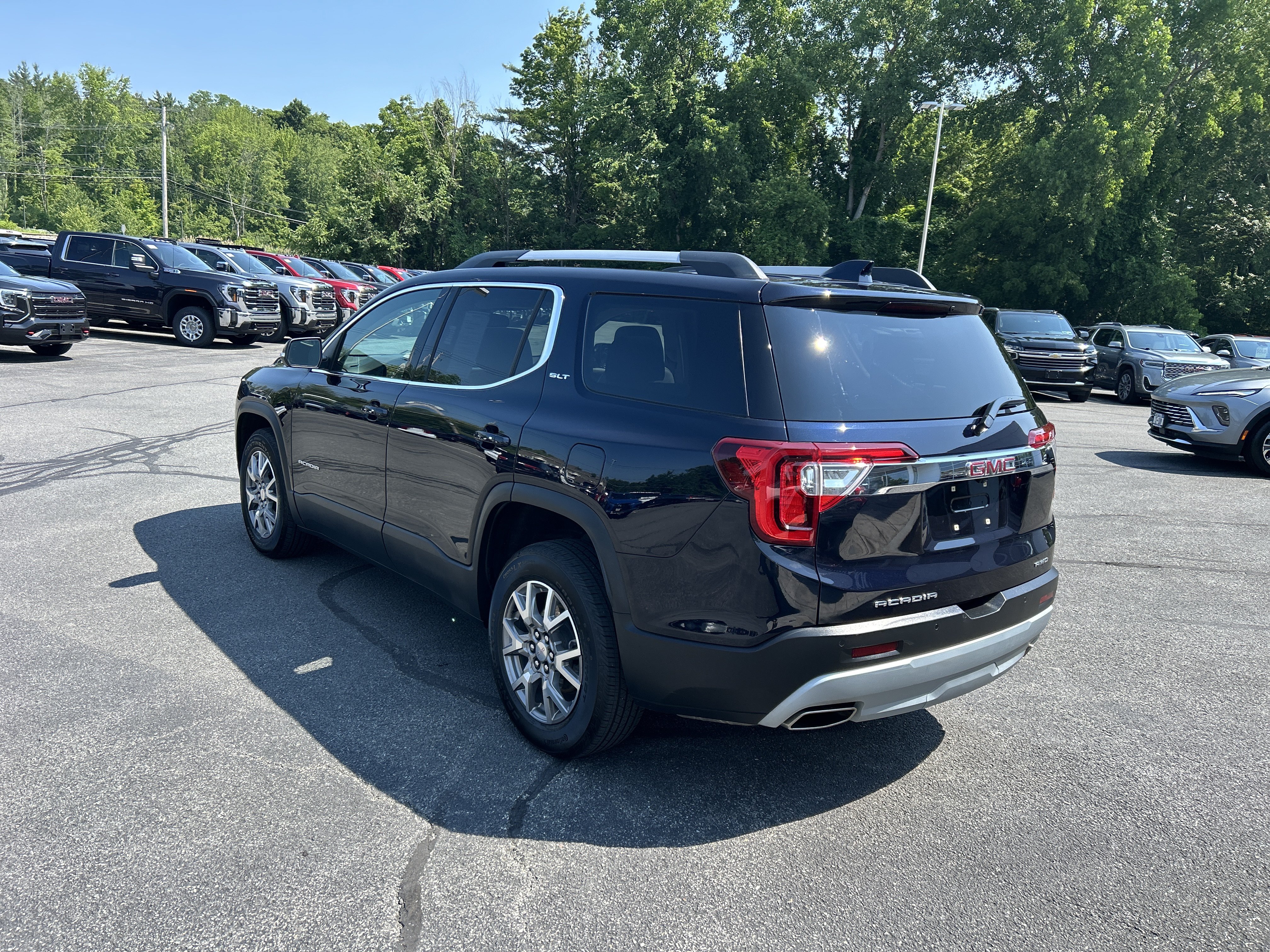 Certified 2021 GMC Acadia SLT w/ Premium Package AWD/4WD image 7