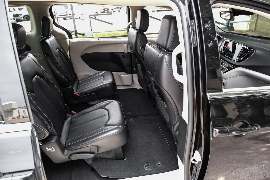 Used 2024 Chrysler Pacifica Touring-L FWD image 50