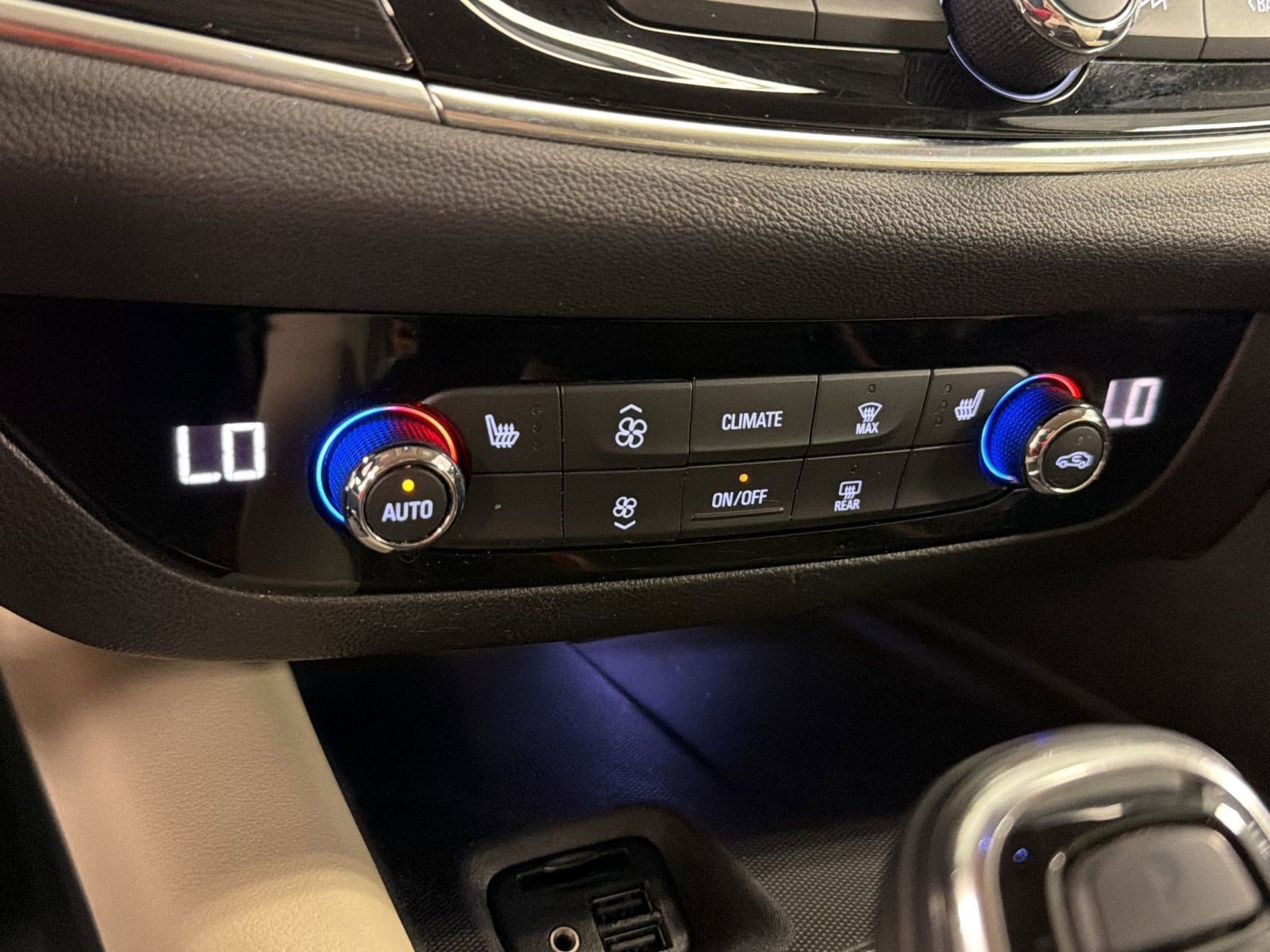 Used 2020 Buick Enclave Essence FWD image 17
