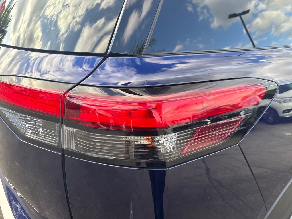 Used 2022 Nissan Pathfinder Platinum w/ Cargo Package image 42