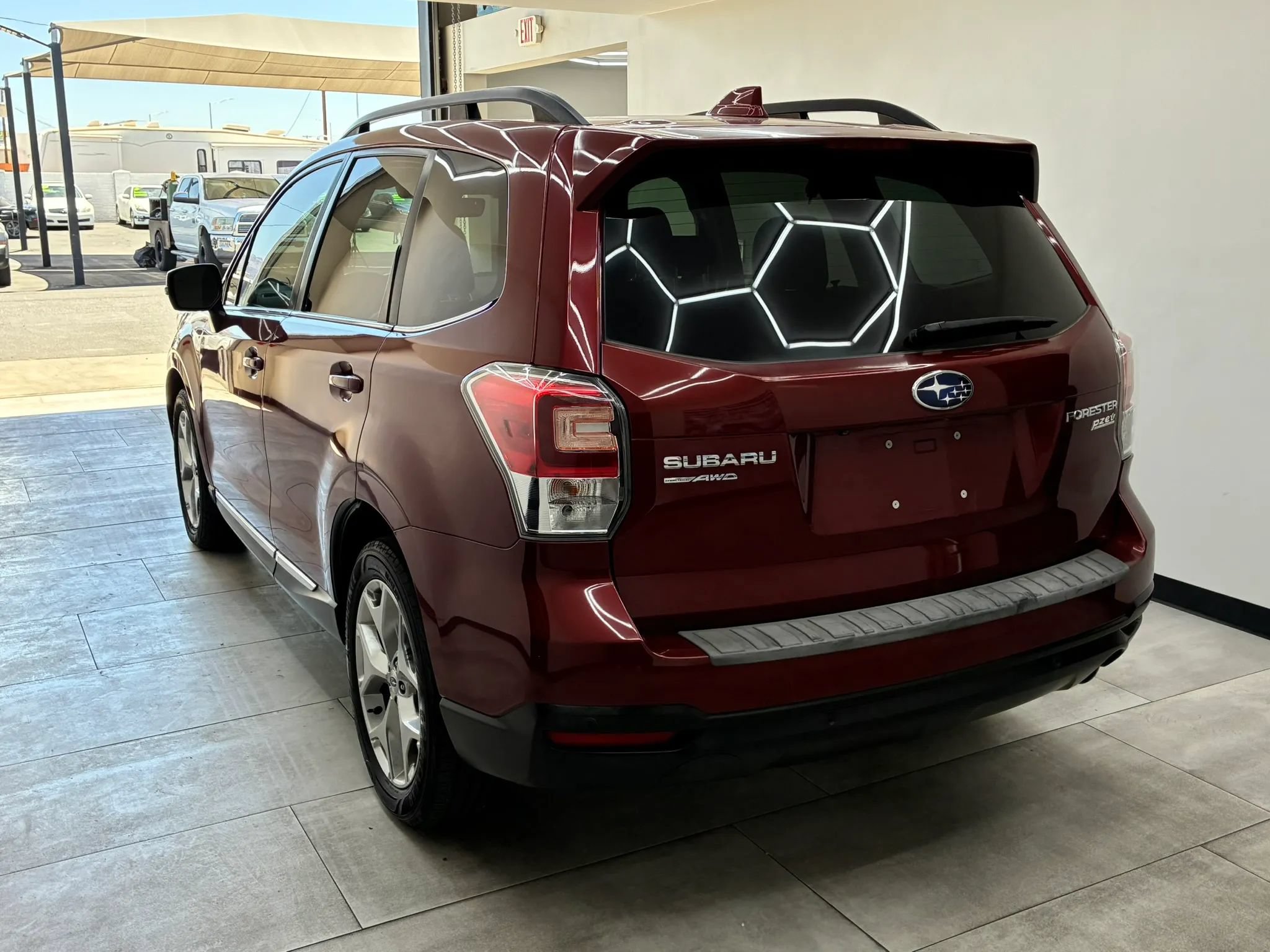 Used 2017 Subaru Forester 2.5i Touring AWD/4WD image 3