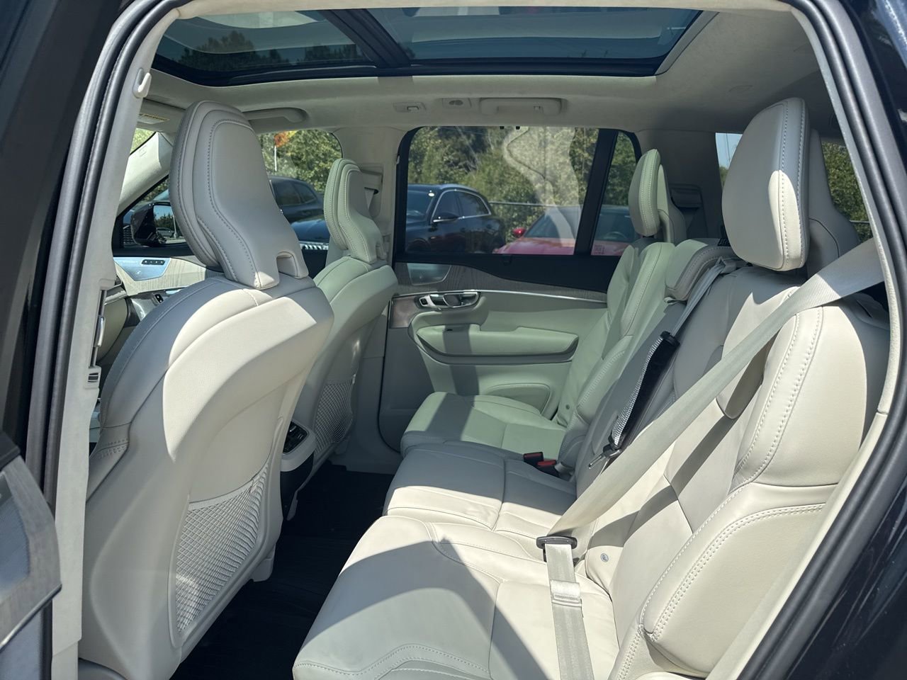 Used 2025 Volvo XC90 B6 Ultra w/ Lounge Package image 19