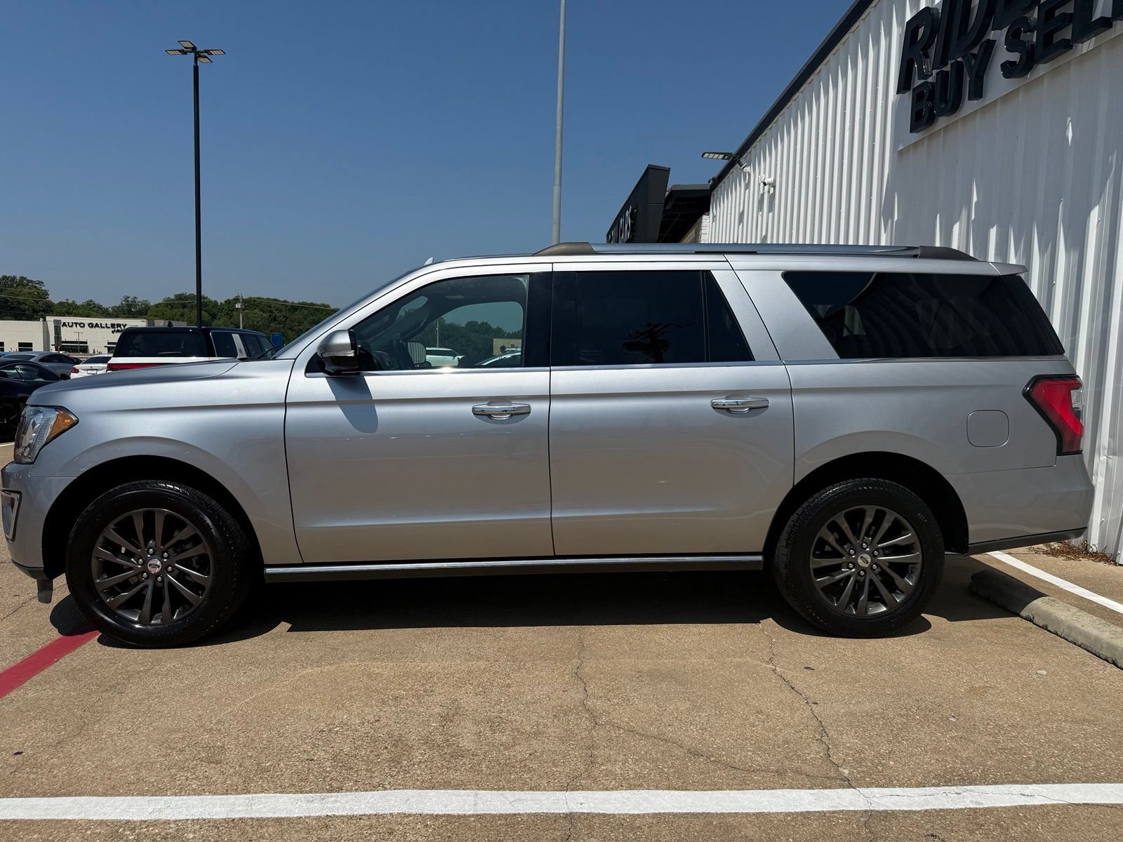 Used 2021 Ford Expedition Max Limited RWD image 3