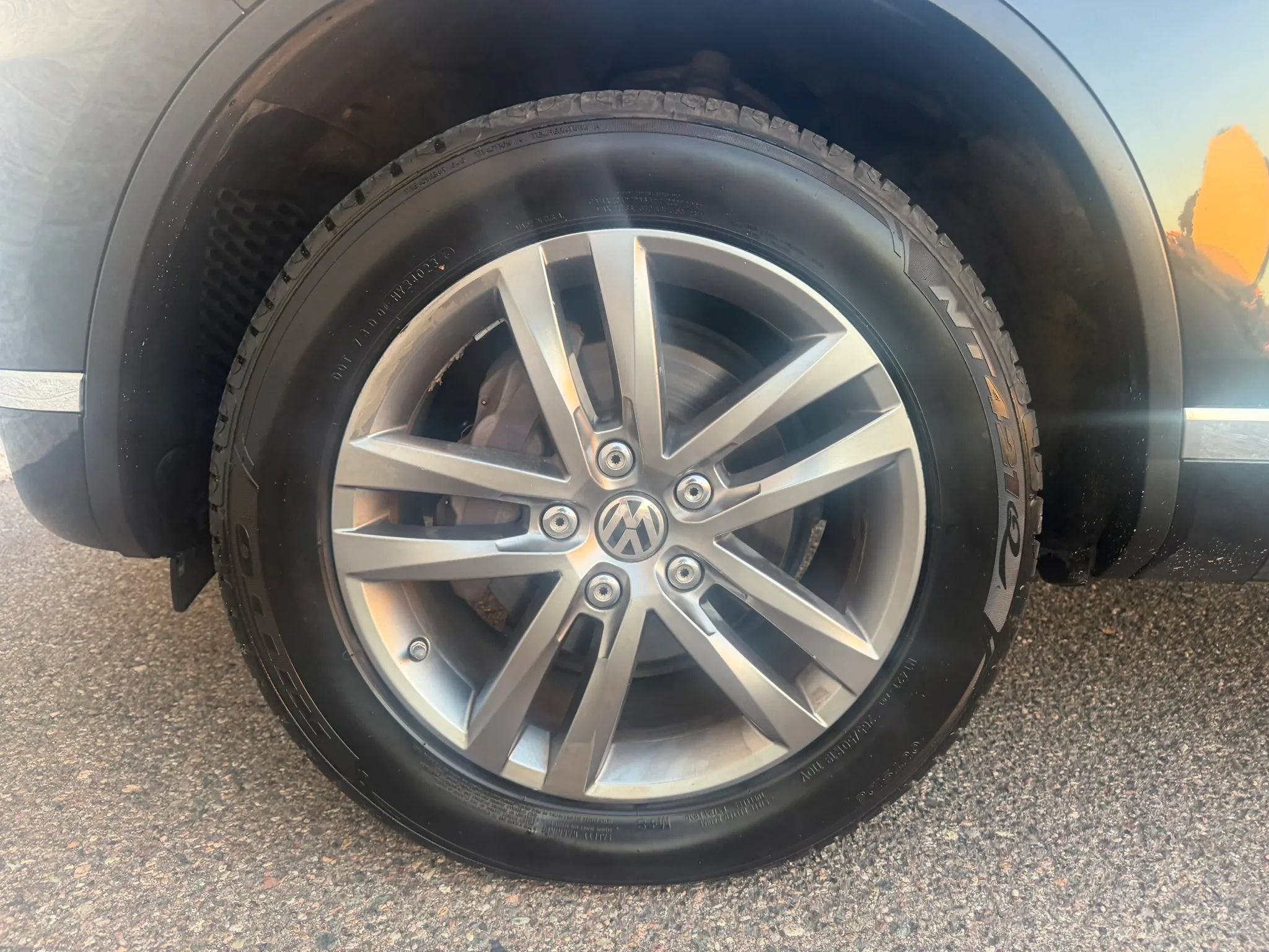 Used 2016 Volkswagen Touareg Sport AWD/4WD image 25