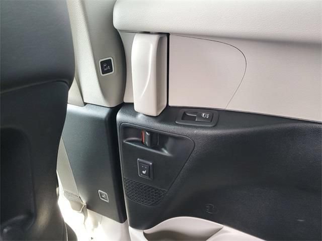 New 2023 Chrysler Pacifica Limited FWD image 14