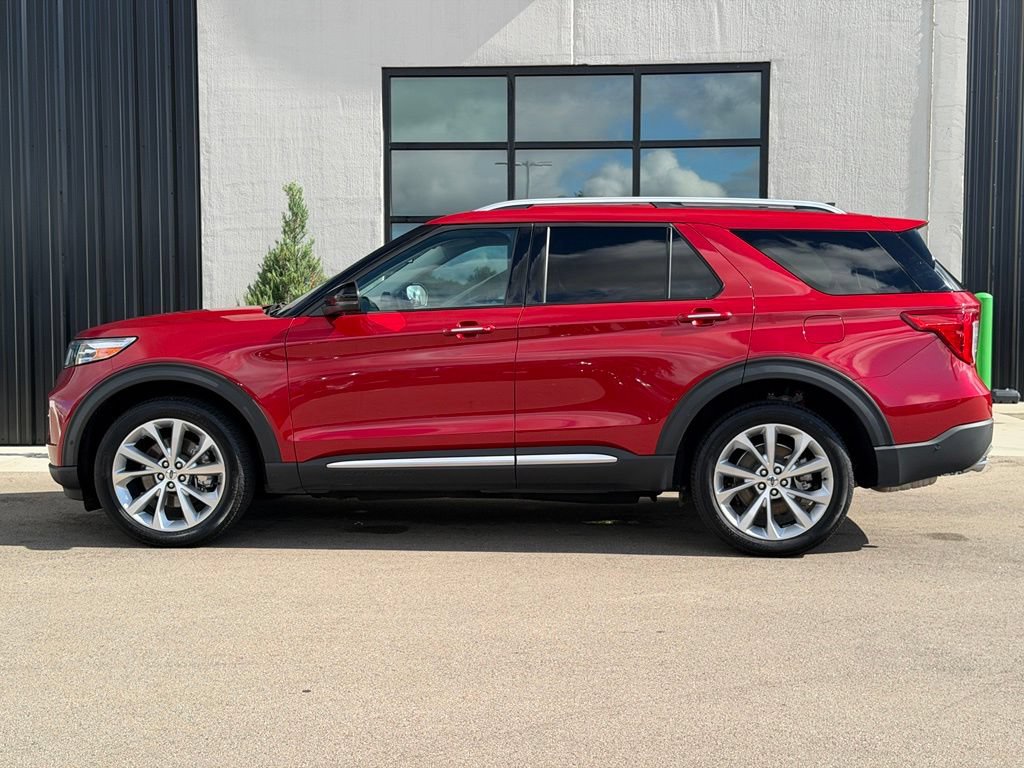 Used 2023 Ford Explorer Platinum w/ Technology Package AWD/4WD image 2
