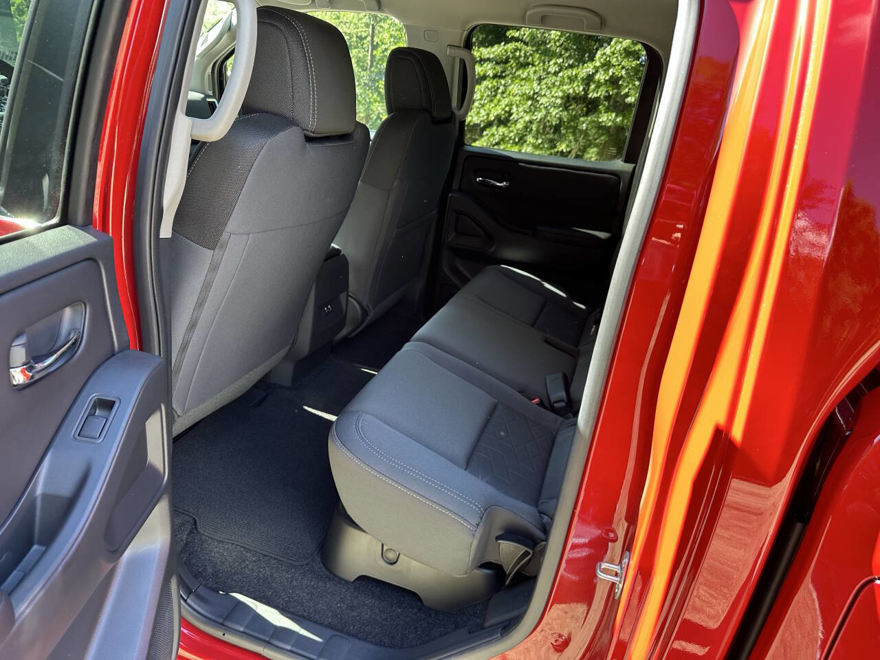 Used 2025 Nissan Frontier SV image 19