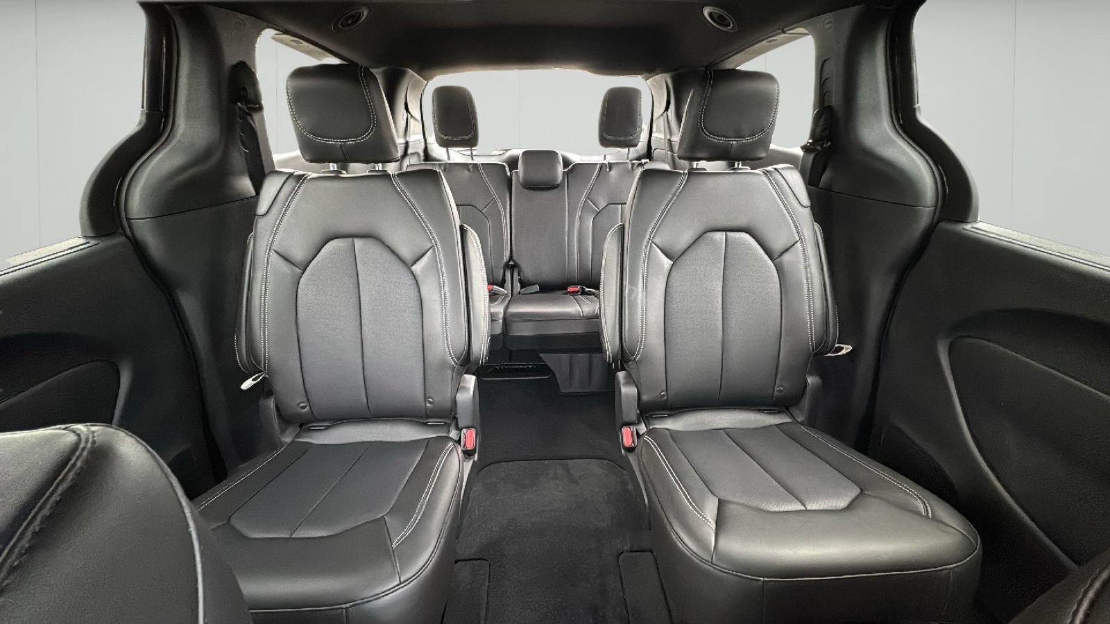 New 2025 Chrysler Pacifica Select FWD image 4