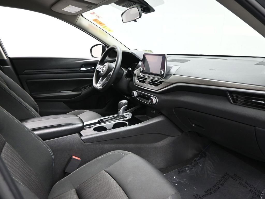 Used 2024 Nissan Altima 2.5 SV image 11